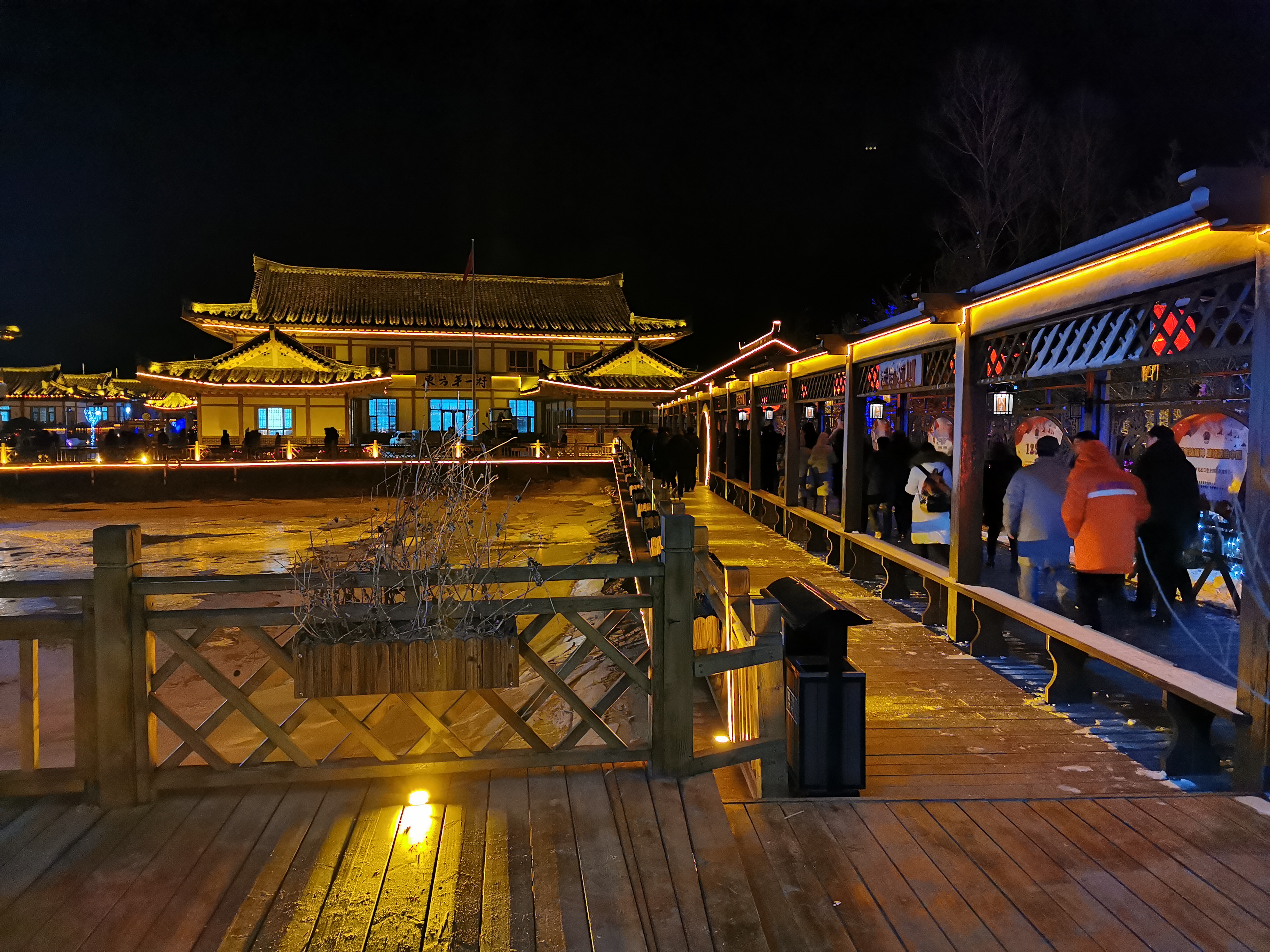 珲春市防川风景区民俗村载歌载舞迎新年